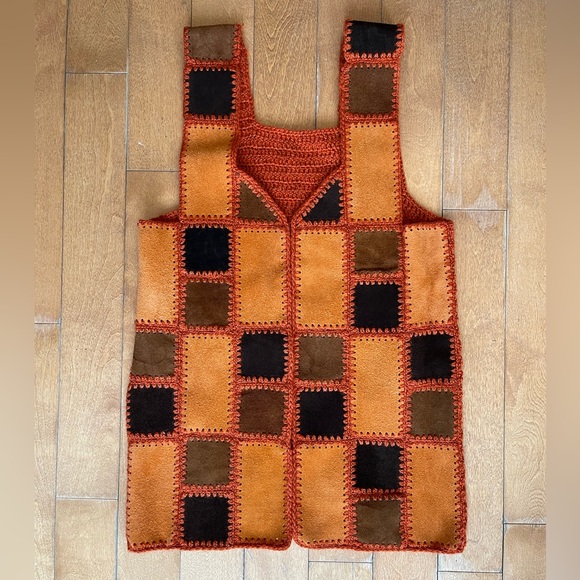 70’s suede and crochet patchwork vest - Picture 10 of 14